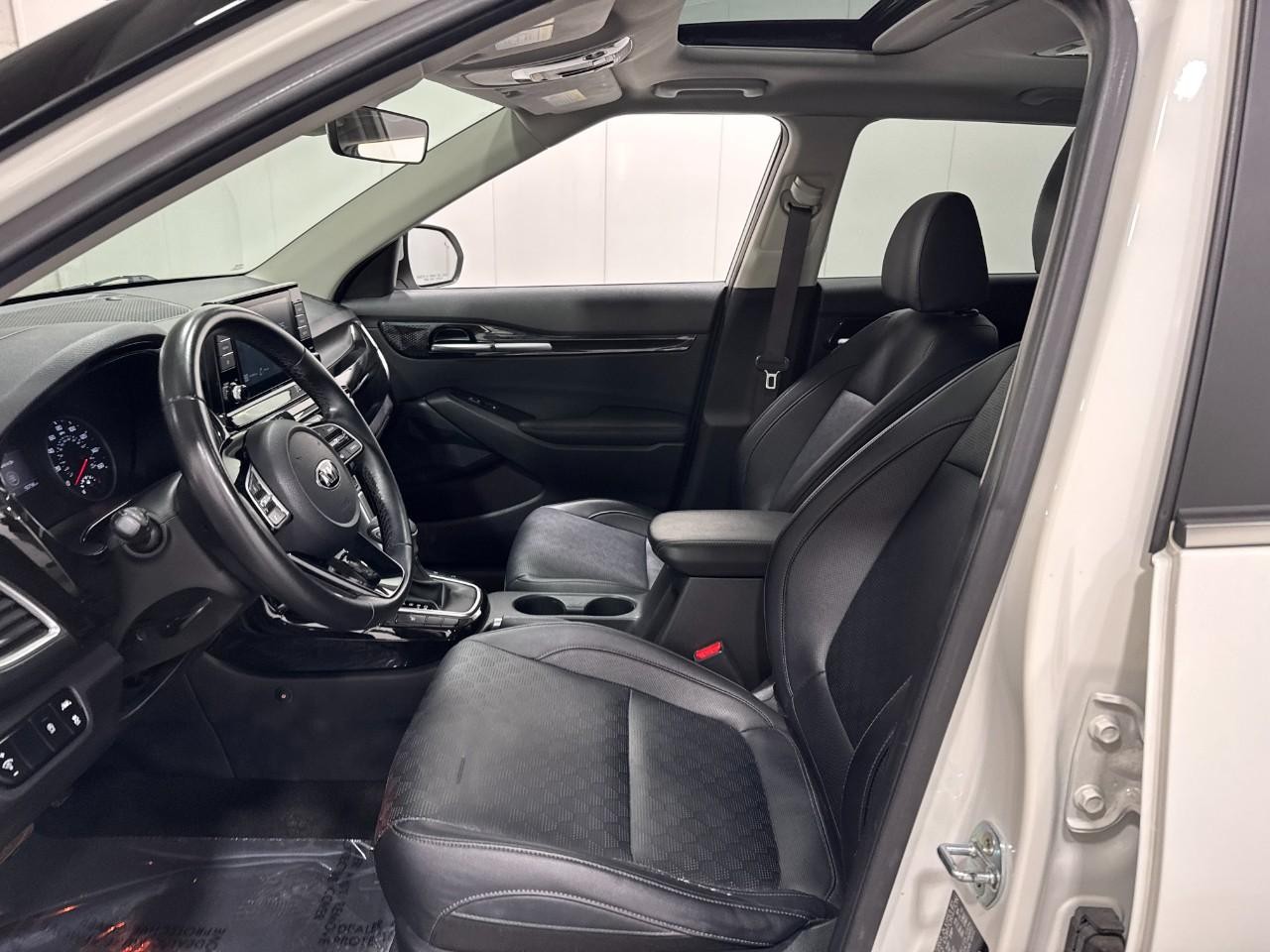 Kia Seltos Vehicle Full-screen Gallery Image 23