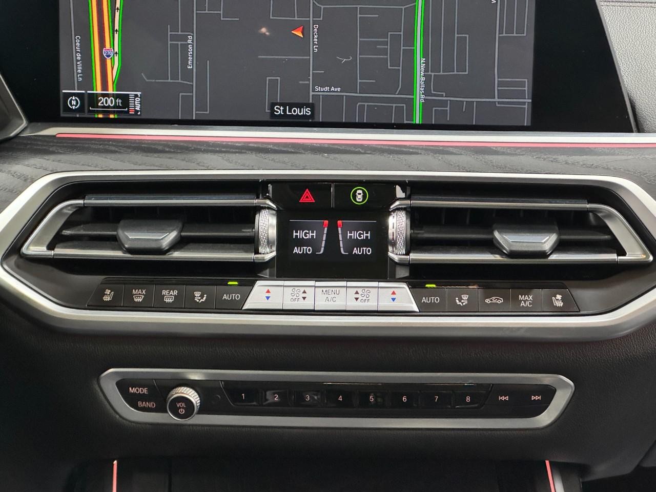 BMW X7 Vehicle Full-screen Gallery Image 16