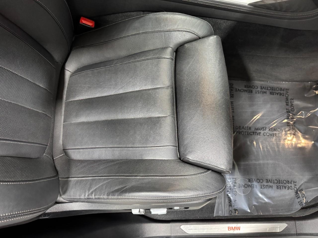 BMW X7 Vehicle Full-screen Gallery Image 19