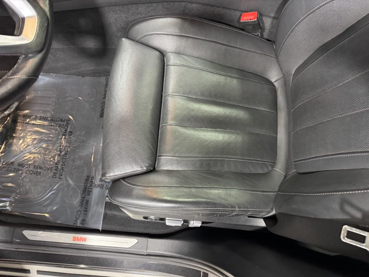 BMW X7 Vehicle Full-screen Gallery Image 28