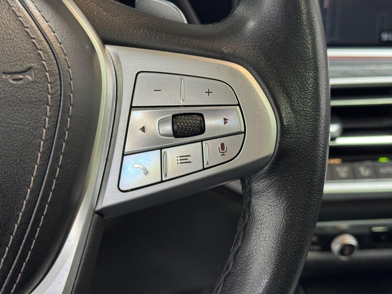 BMW X7 Vehicle Full-screen Gallery Image 32