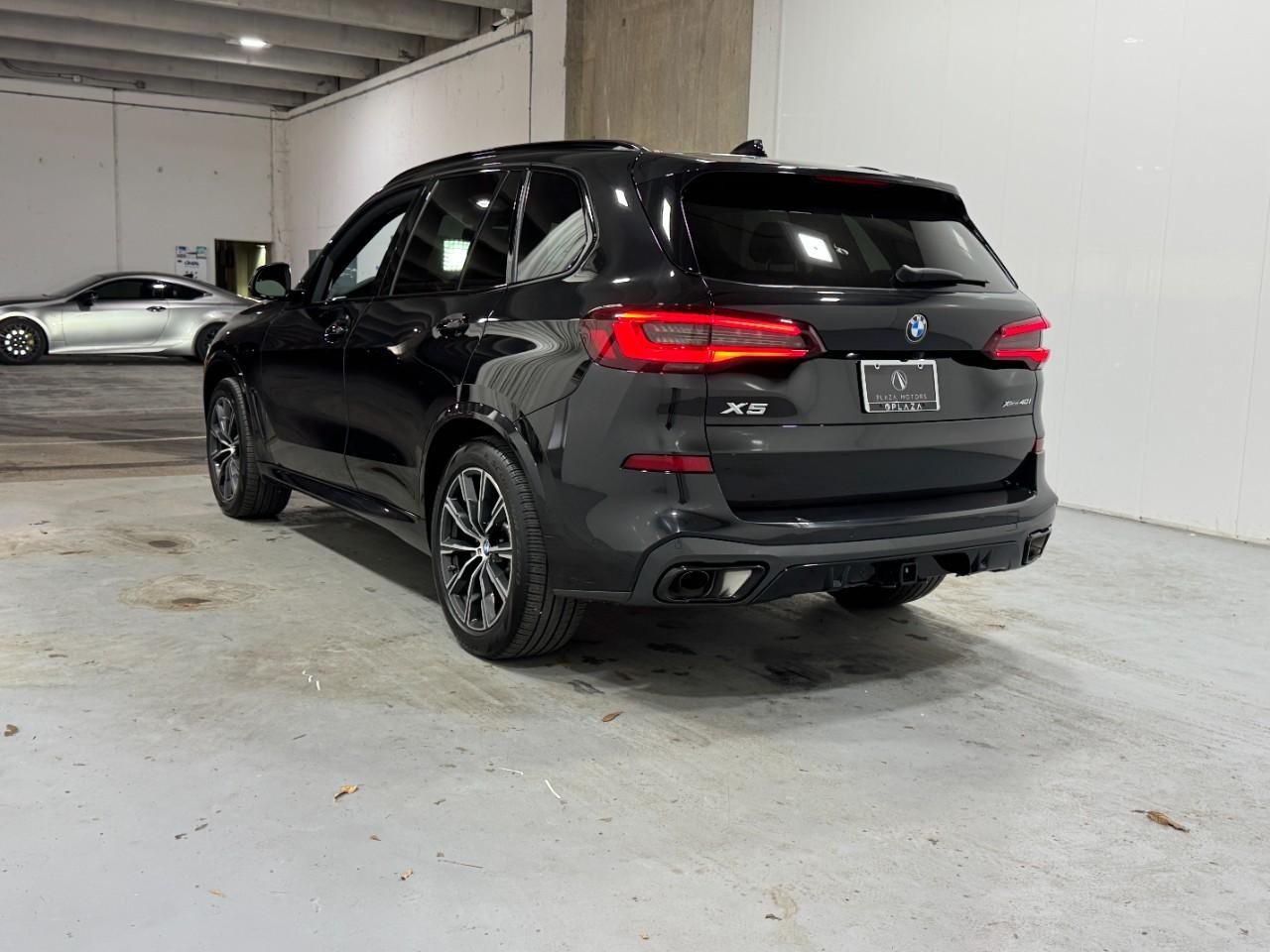 BMW X5 Vehicle Full-screen Gallery Image 3
