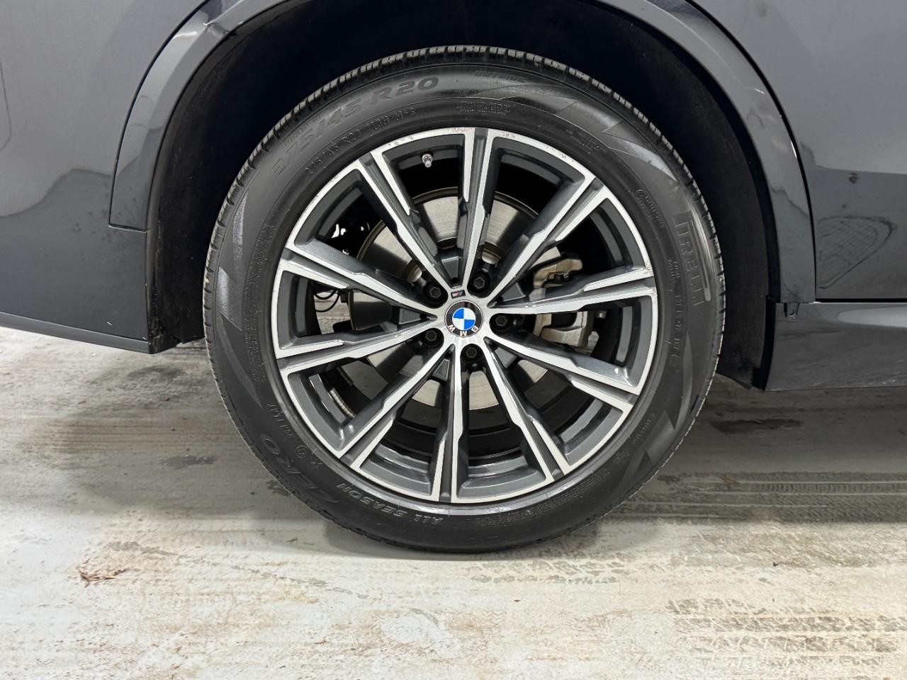 BMW X5 Vehicle Full-screen Gallery Image 5