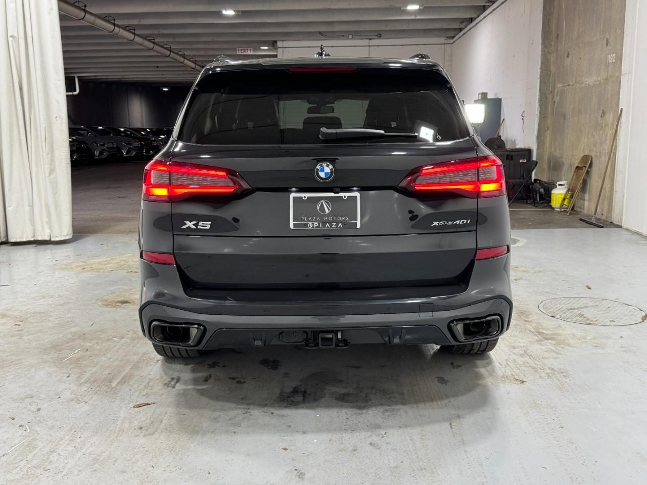 BMW X5 Vehicle Full-screen Gallery Image 9