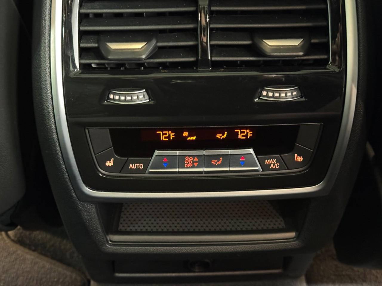 BMW X5 Vehicle Full-screen Gallery Image 11