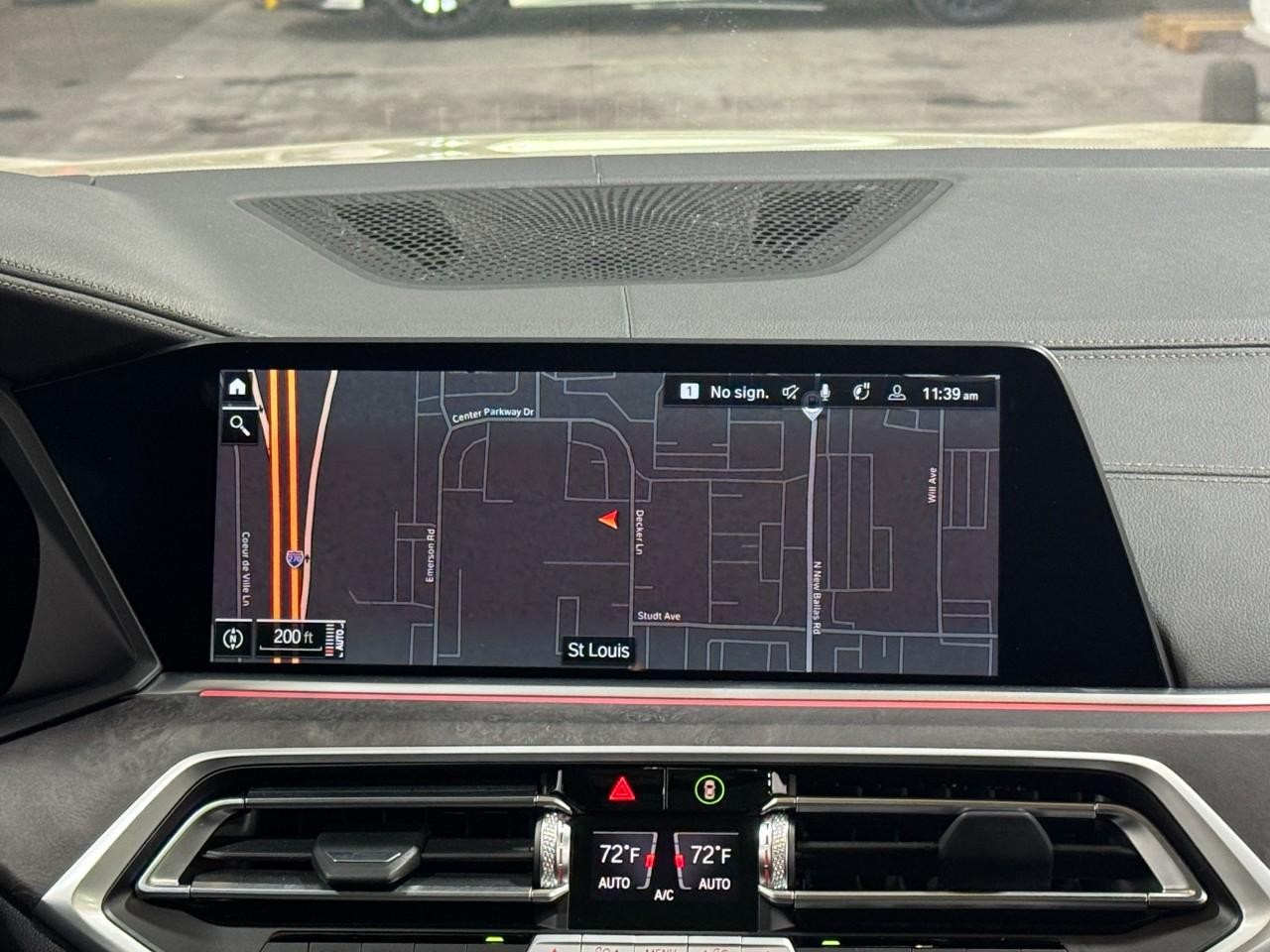 BMW X5 Vehicle Full-screen Gallery Image 15