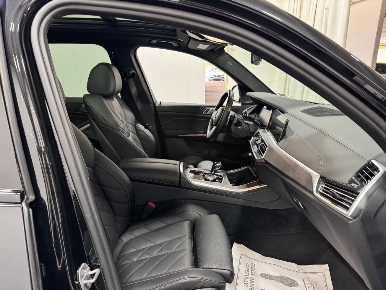 BMW X5 Vehicle Full-screen Gallery Image 19