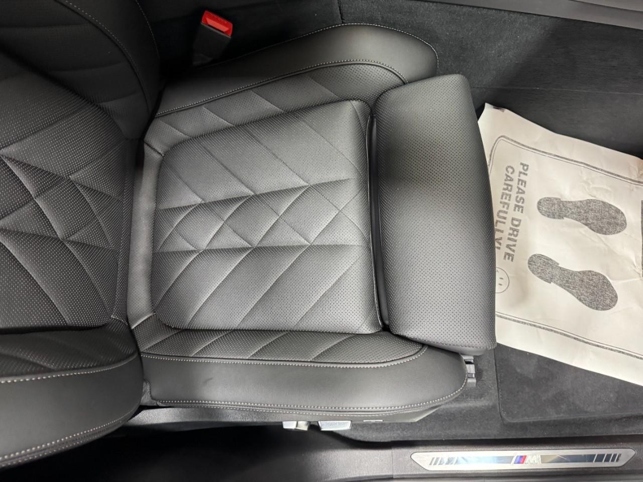 BMW X5 Vehicle Full-screen Gallery Image 20