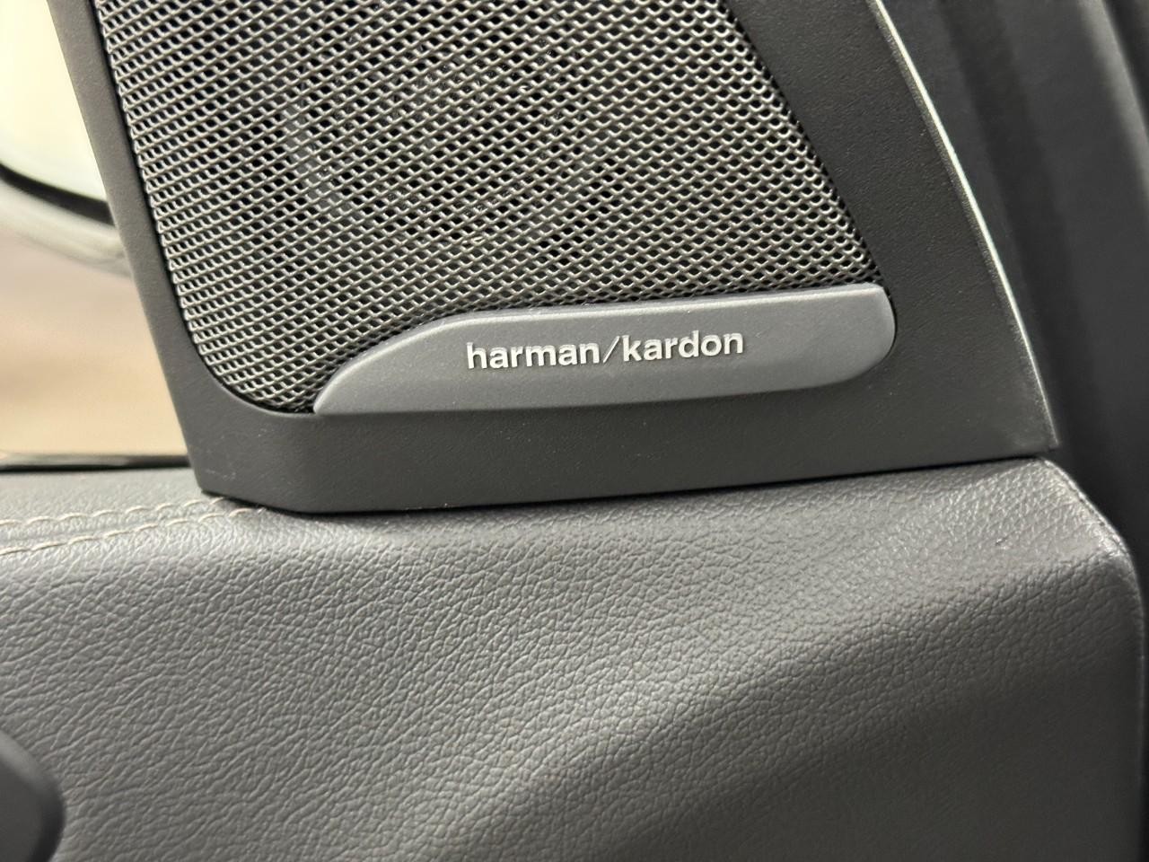 BMW X5 Vehicle Full-screen Gallery Image 24