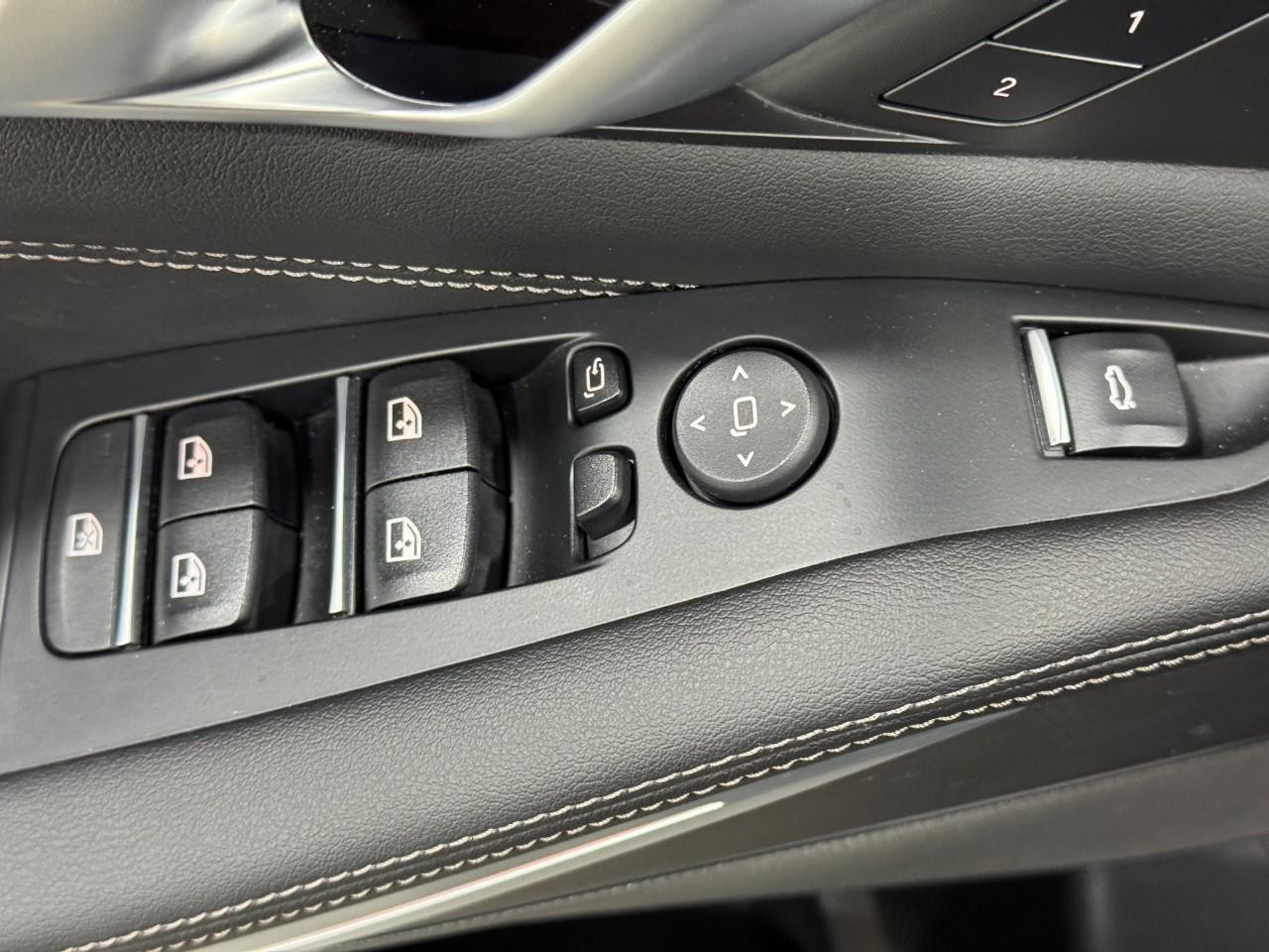 BMW X5 Vehicle Full-screen Gallery Image 27