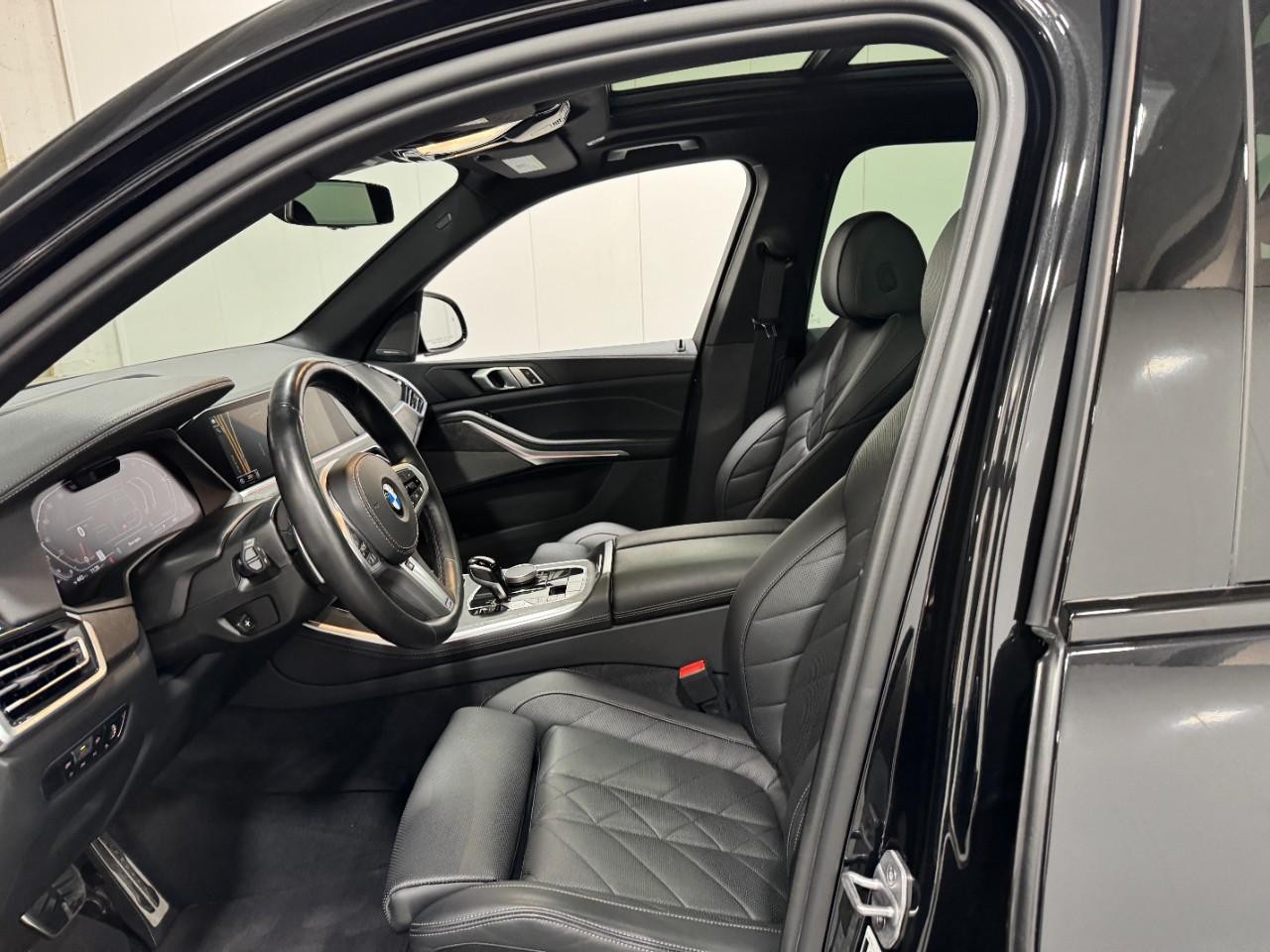 BMW X5 Vehicle Full-screen Gallery Image 28