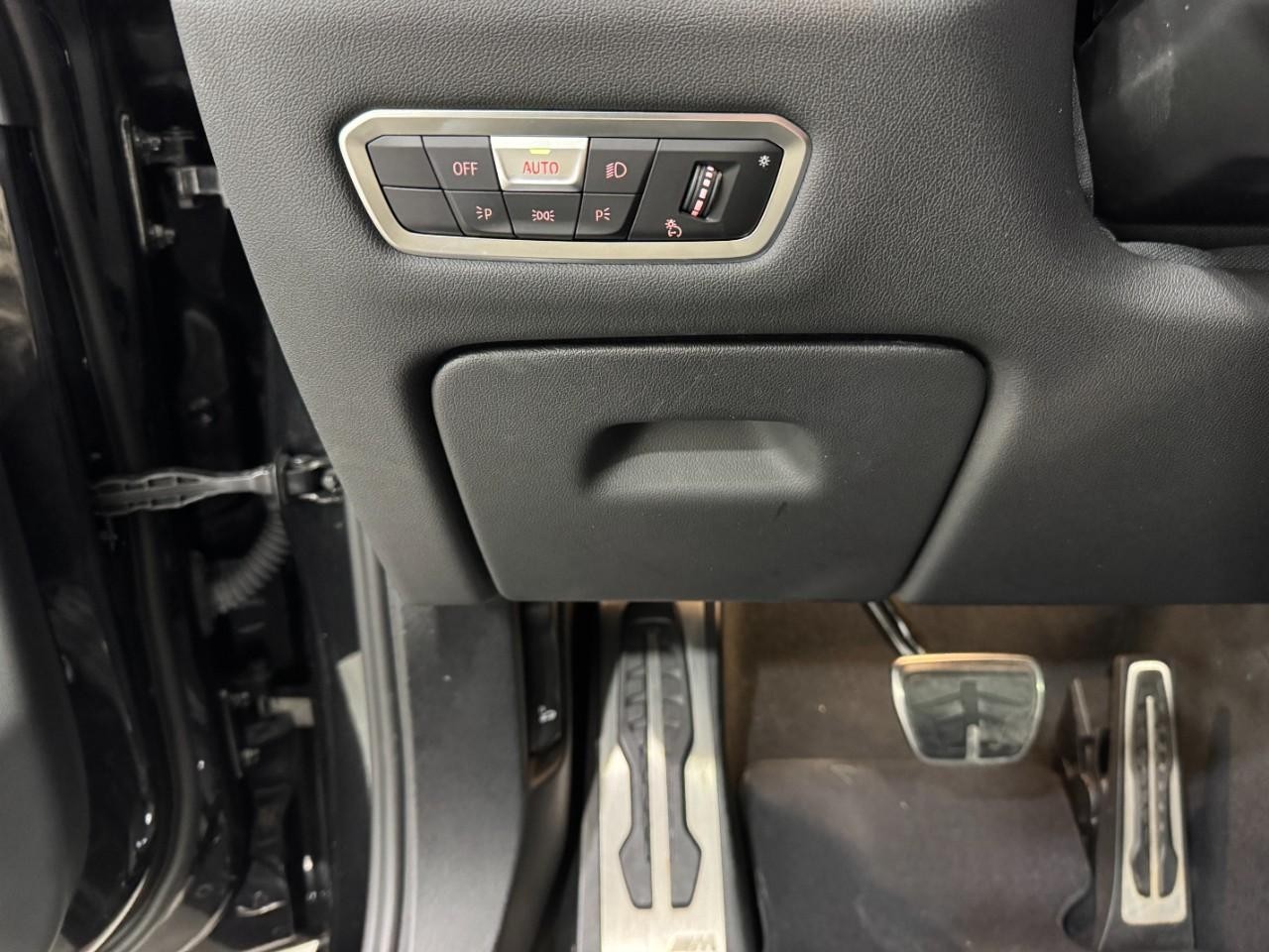 BMW X5 Vehicle Full-screen Gallery Image 31