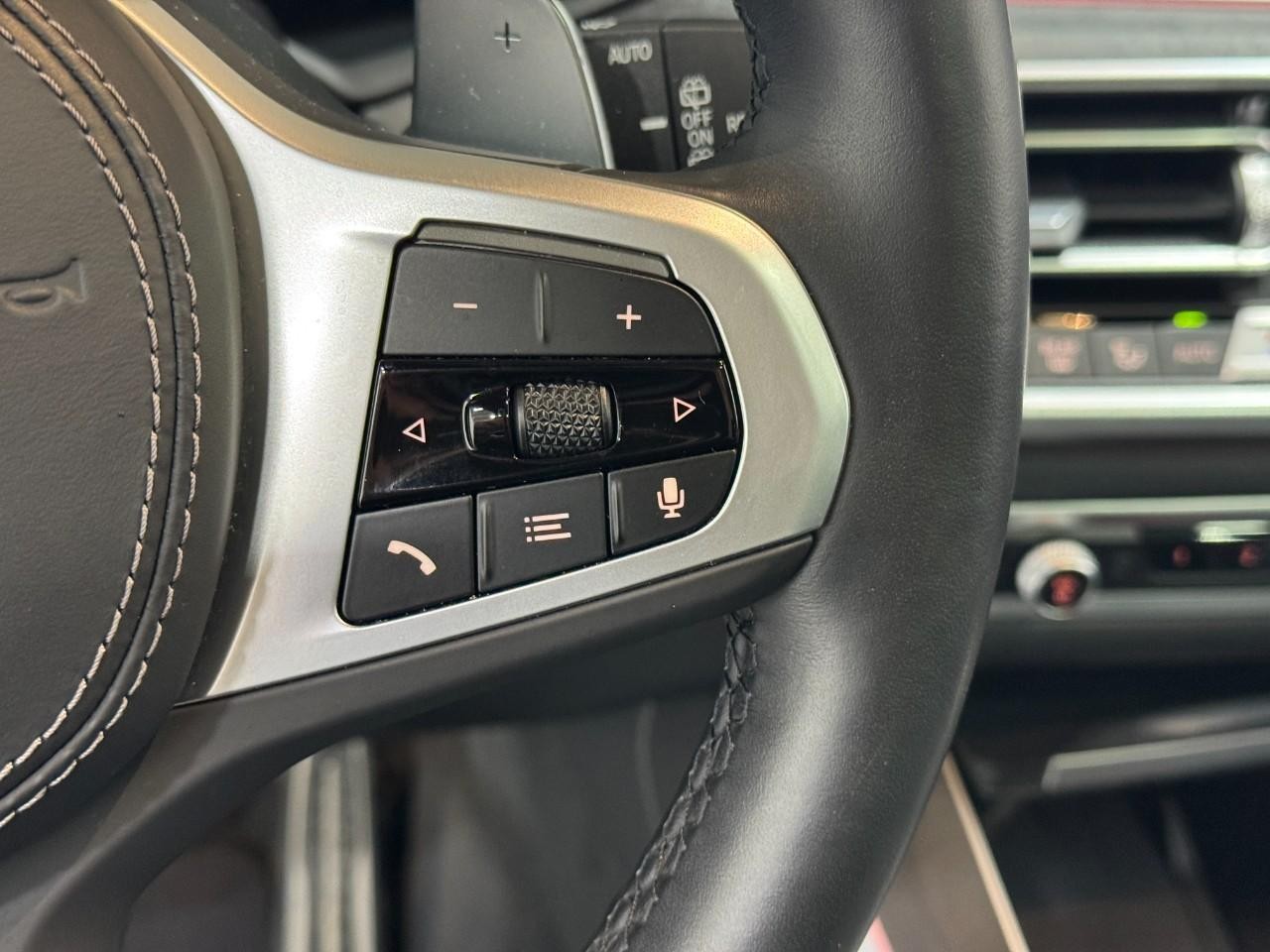 BMW X5 Vehicle Full-screen Gallery Image 33