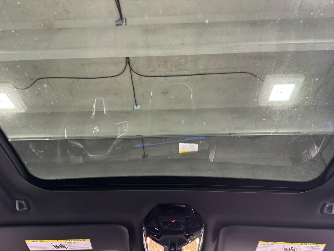 BMW X3 Vehicle Full-screen Gallery Image 11