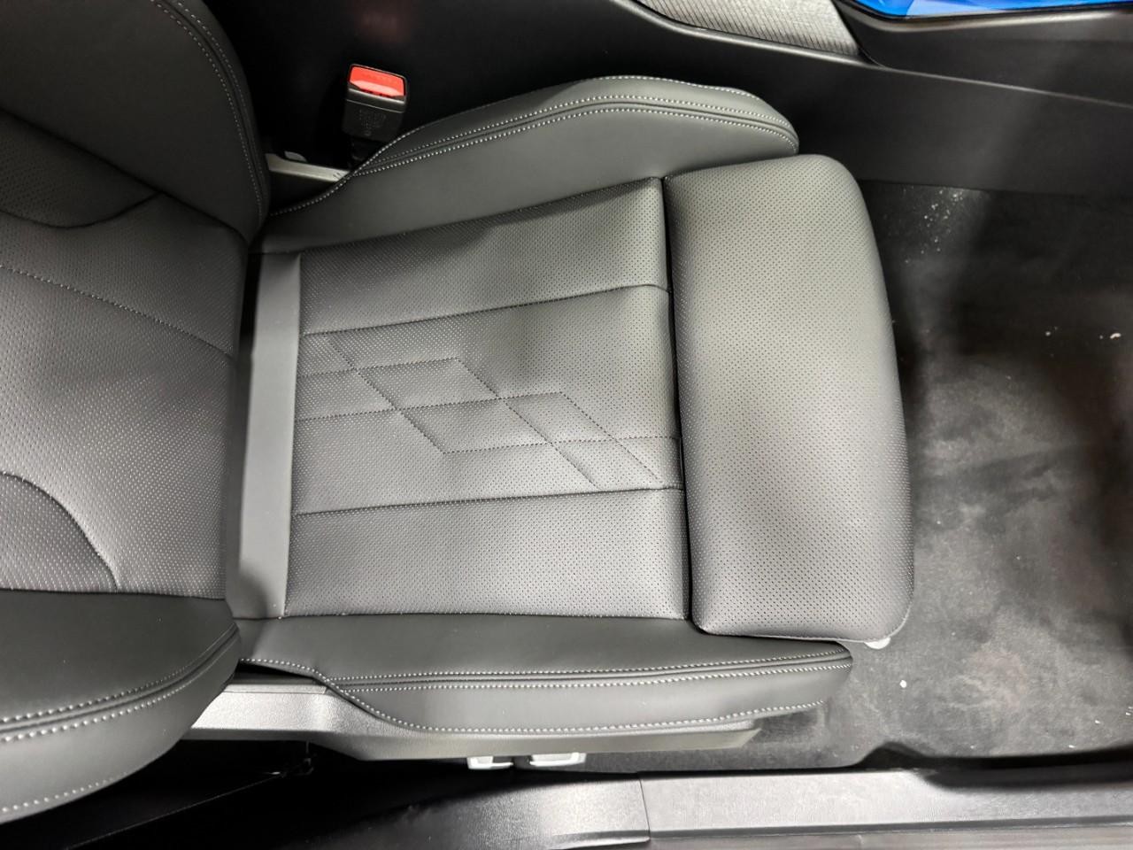 BMW X3 Vehicle Full-screen Gallery Image 18