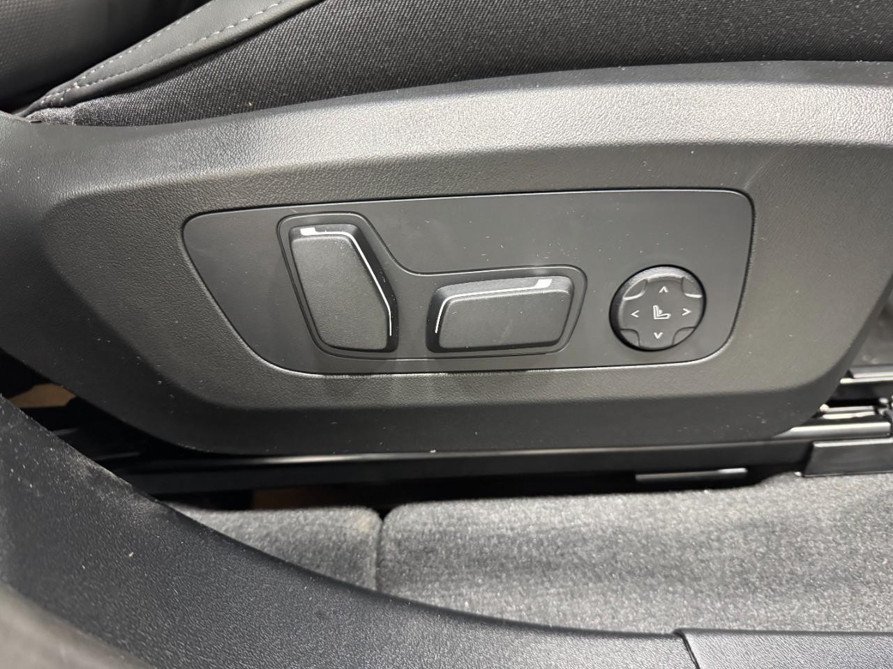 BMW X3 Vehicle Full-screen Gallery Image 19