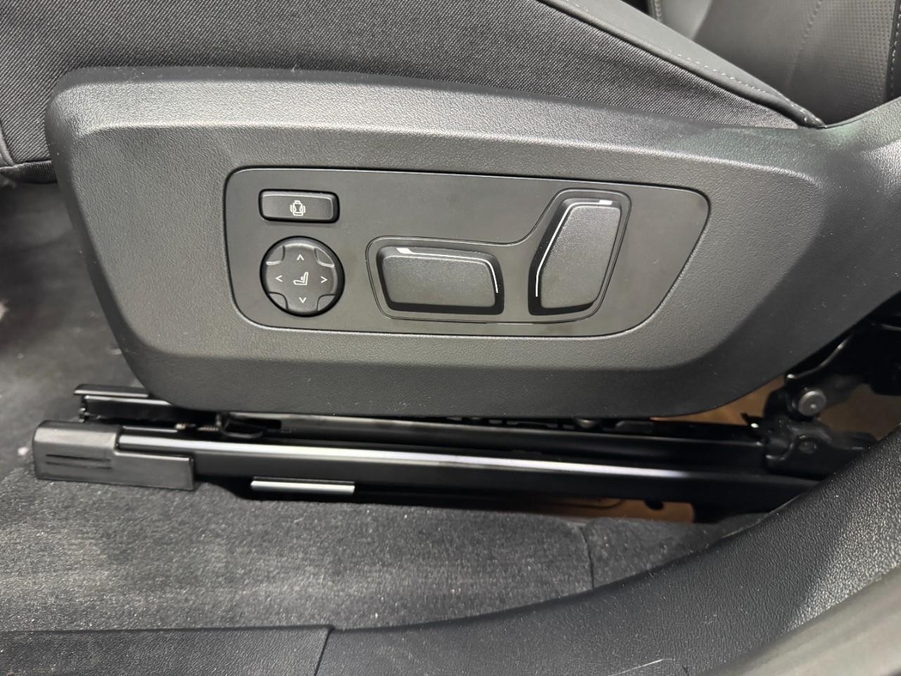 BMW X3 Vehicle Full-screen Gallery Image 26