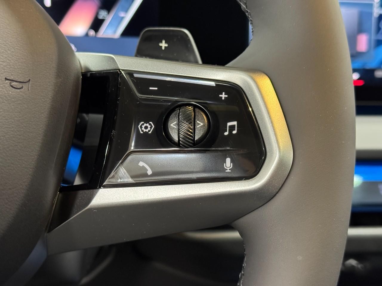 BMW X3 Vehicle Full-screen Gallery Image 28