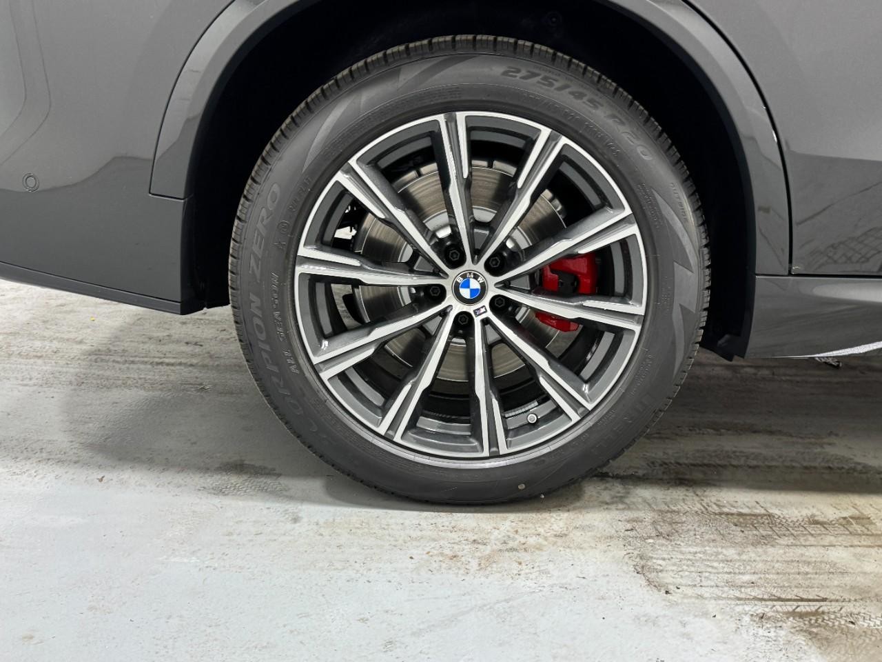 BMW X5 Vehicle Full-screen Gallery Image 5