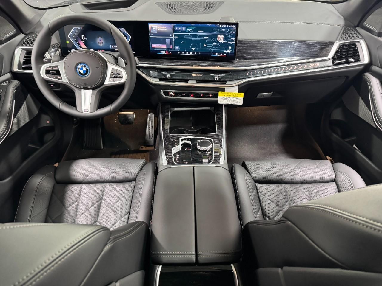 BMW X5 Vehicle Full-screen Gallery Image 13