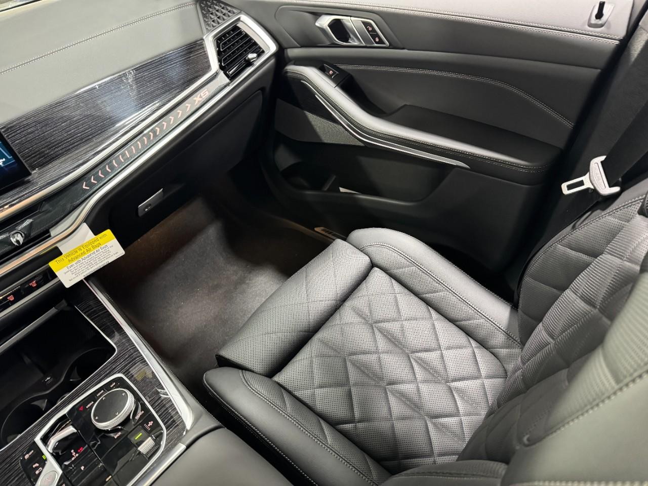 BMW X5 Vehicle Full-screen Gallery Image 17