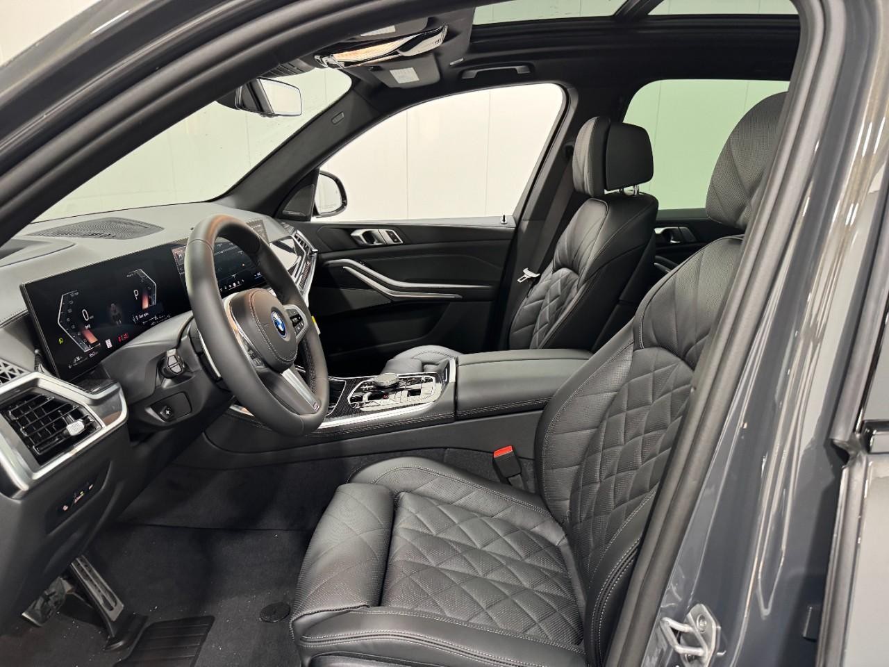 BMW X5 Vehicle Full-screen Gallery Image 28