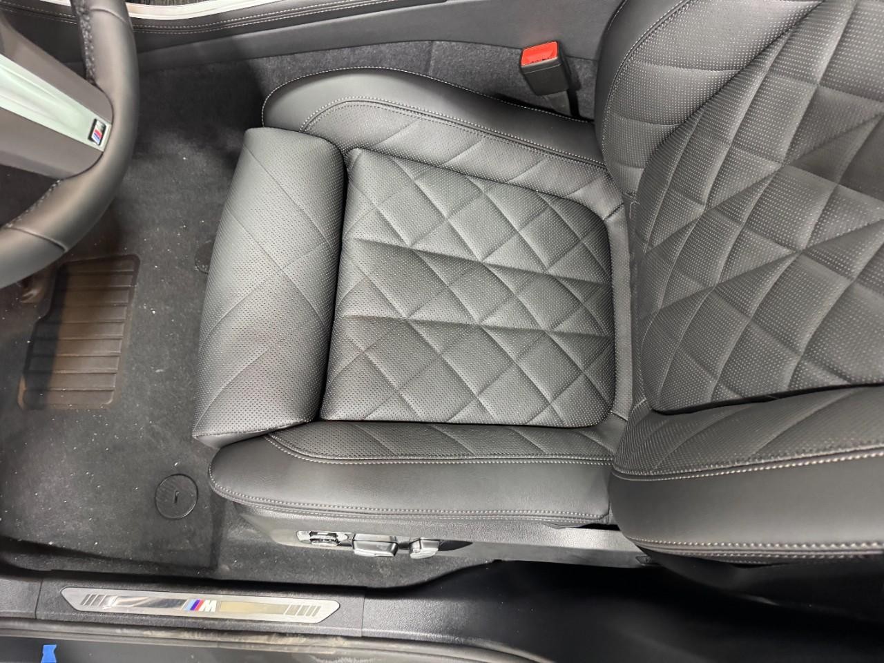 BMW X5 Vehicle Full-screen Gallery Image 29