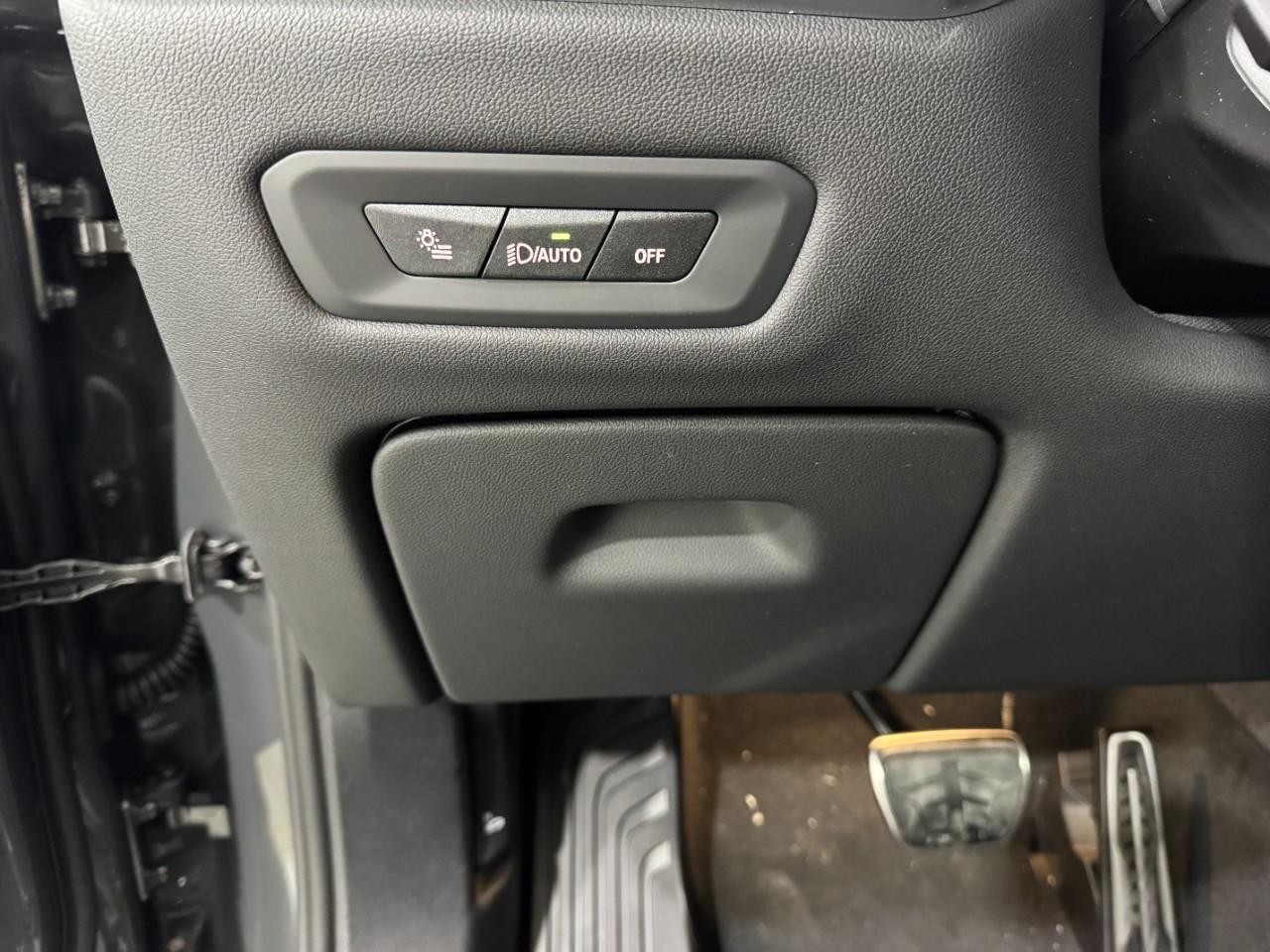 BMW X5 Vehicle Full-screen Gallery Image 31