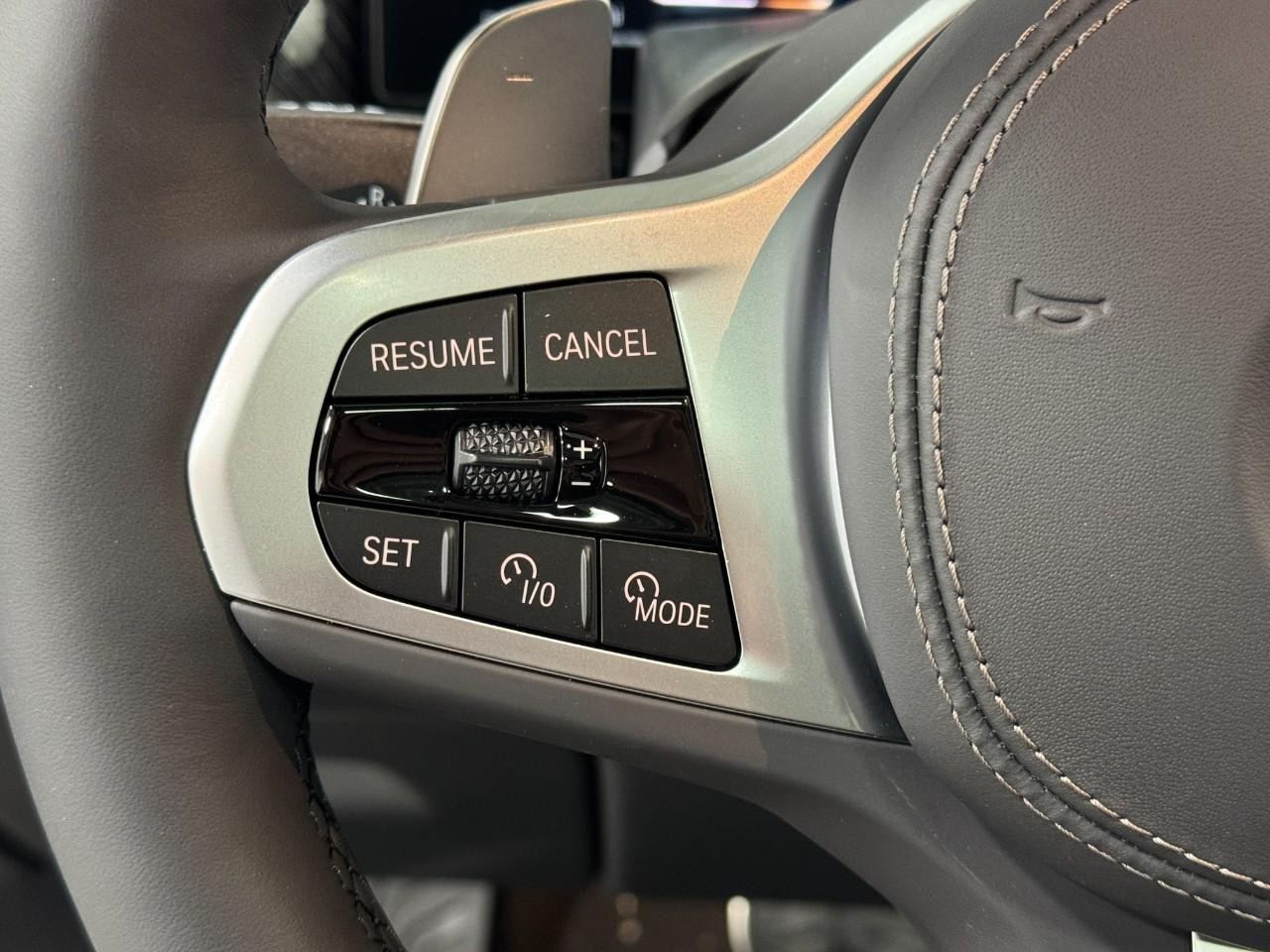 BMW X5 Vehicle Full-screen Gallery Image 32