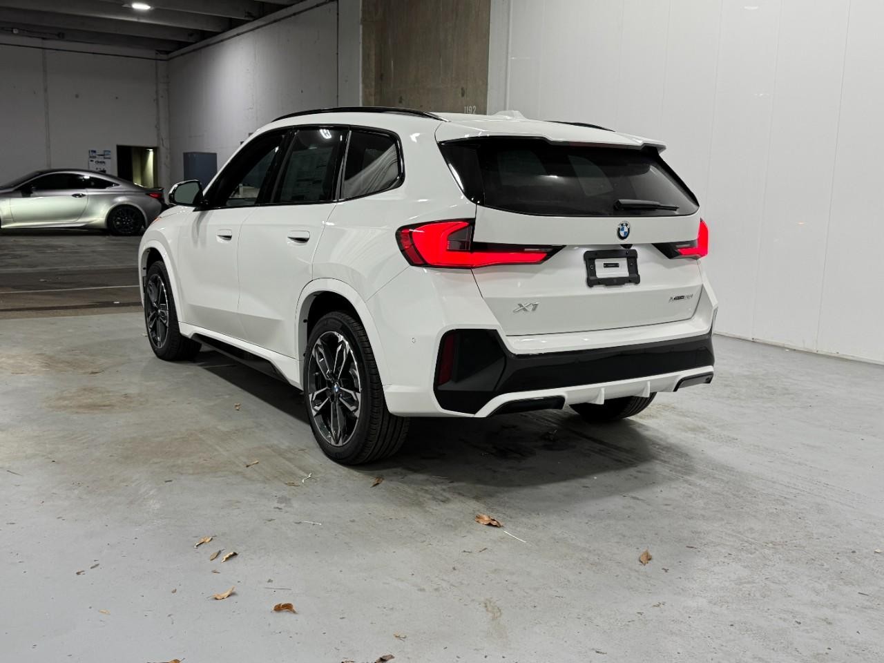 BMW X1 Vehicle Full-screen Gallery Image 3