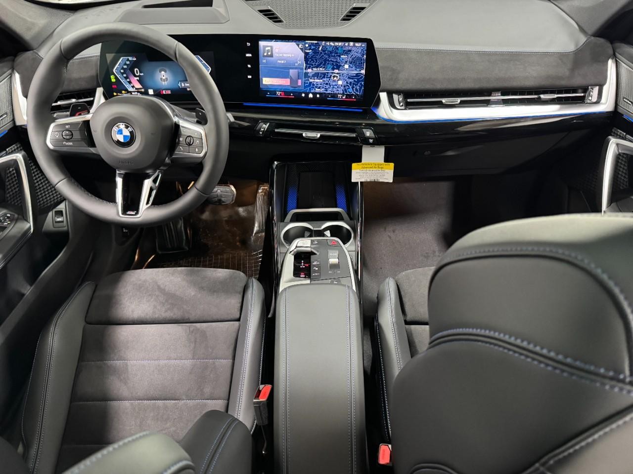 BMW X1 Vehicle Full-screen Gallery Image 12