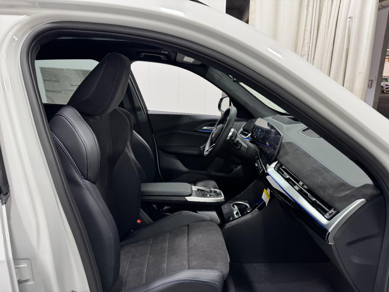 BMW X1 Vehicle Full-screen Gallery Image 17