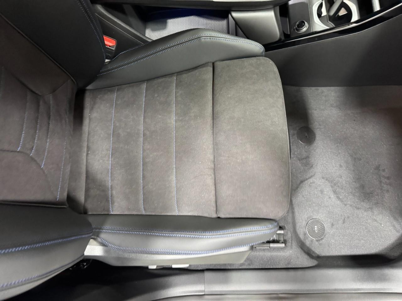 BMW X1 Vehicle Full-screen Gallery Image 19