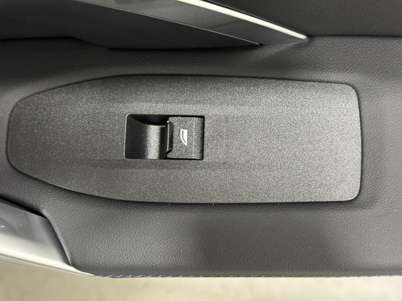 BMW X1 Vehicle Full-screen Gallery Image 22