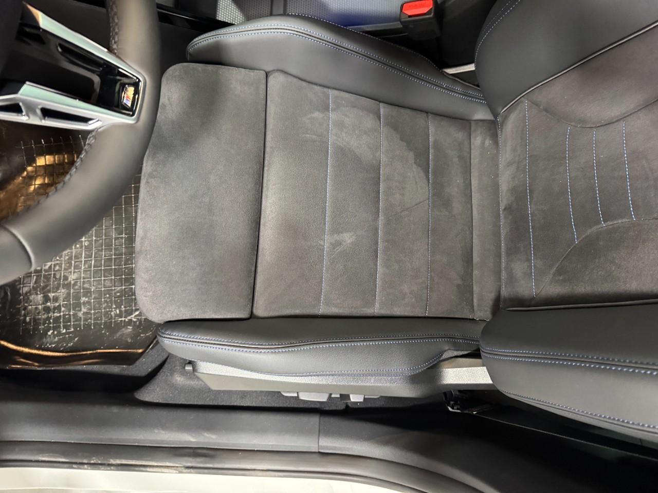 BMW X1 Vehicle Full-screen Gallery Image 27