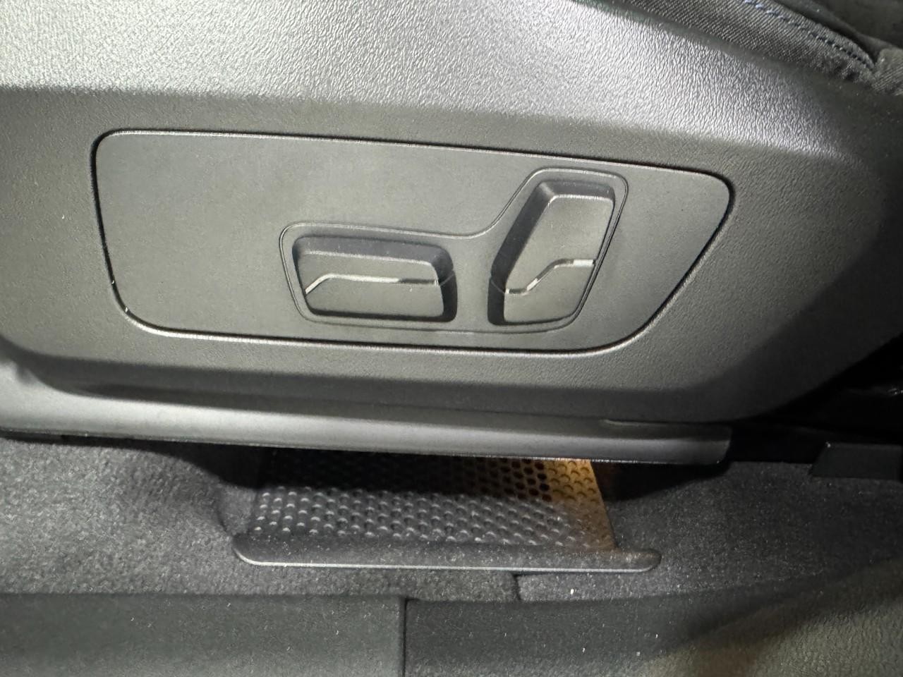 BMW X1 Vehicle Full-screen Gallery Image 28