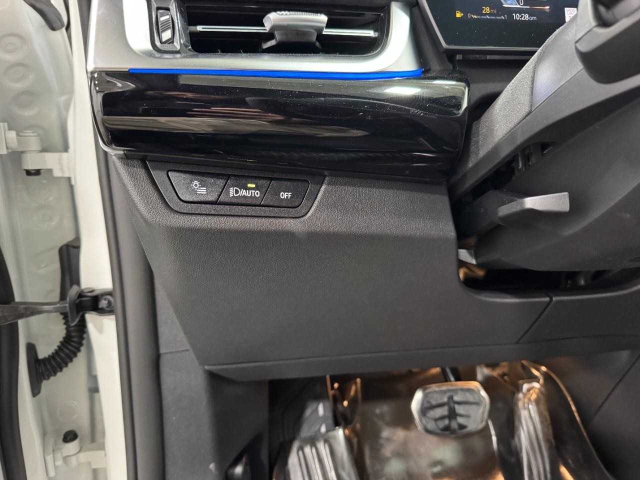 BMW X1 Vehicle Full-screen Gallery Image 29