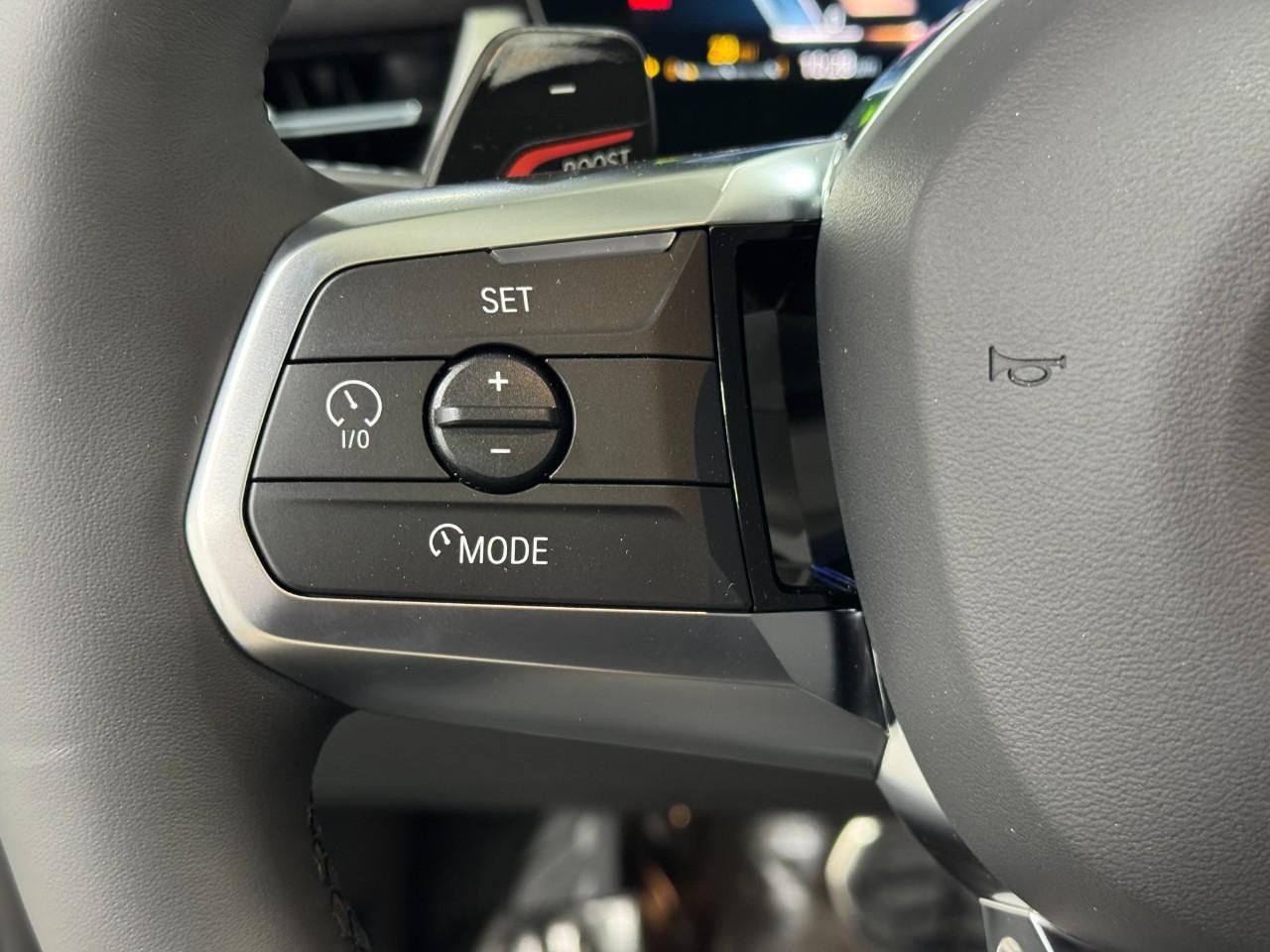 BMW X1 Vehicle Full-screen Gallery Image 30