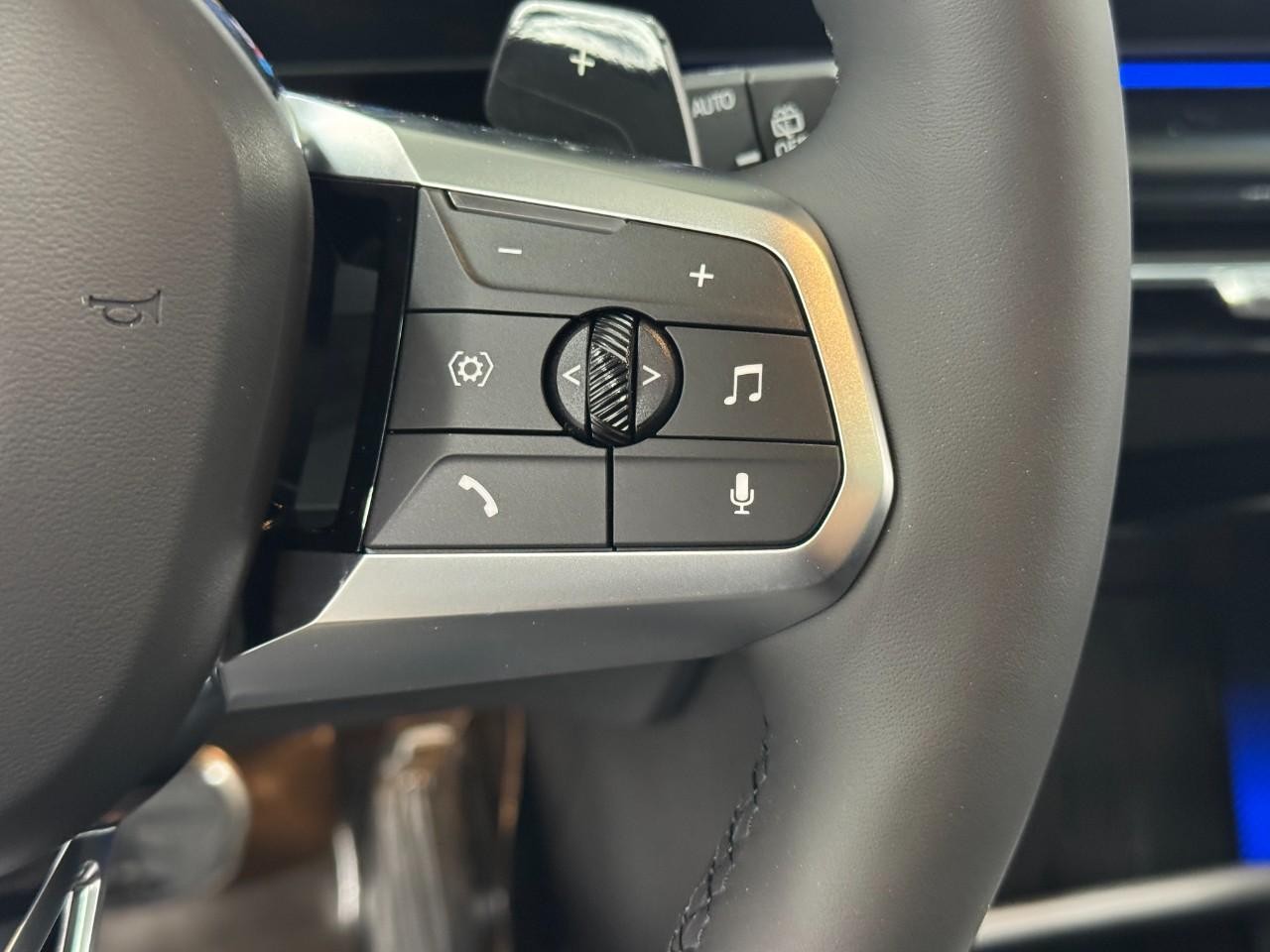 BMW X1 Vehicle Full-screen Gallery Image 31