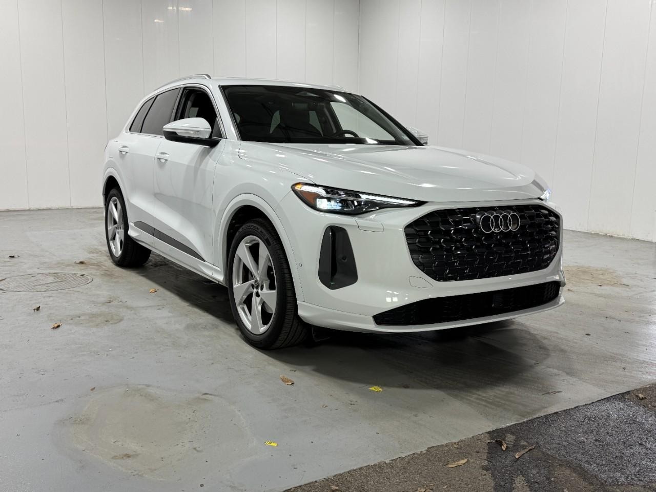 Audi Q5 Vehicle Full-screen Gallery Image 6