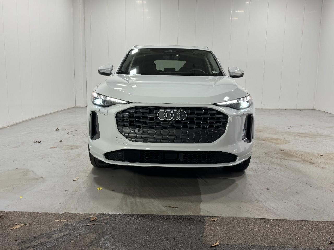 Audi Q5 Vehicle Full-screen Gallery Image 7