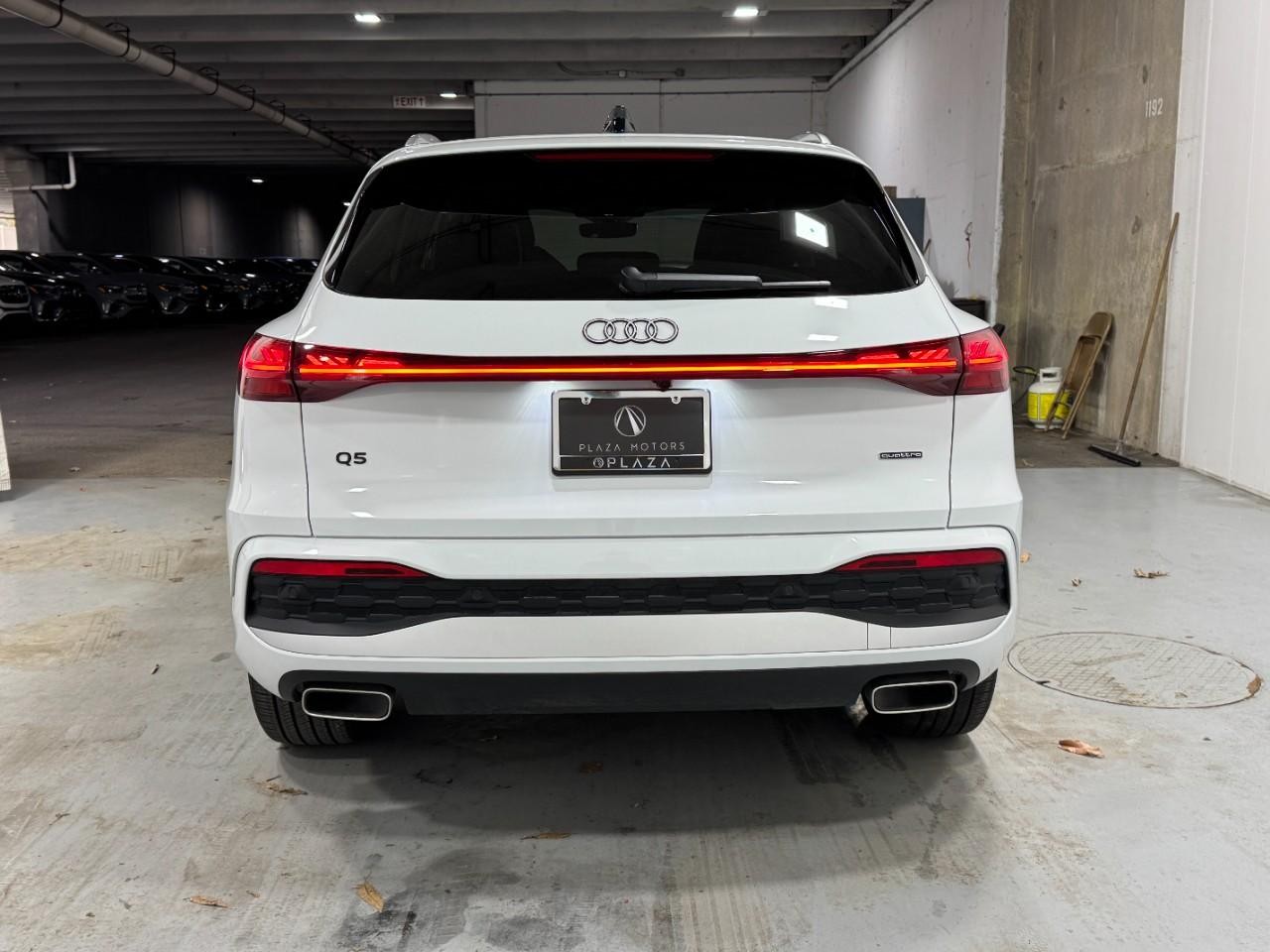 Audi Q5 Vehicle Full-screen Gallery Image 9