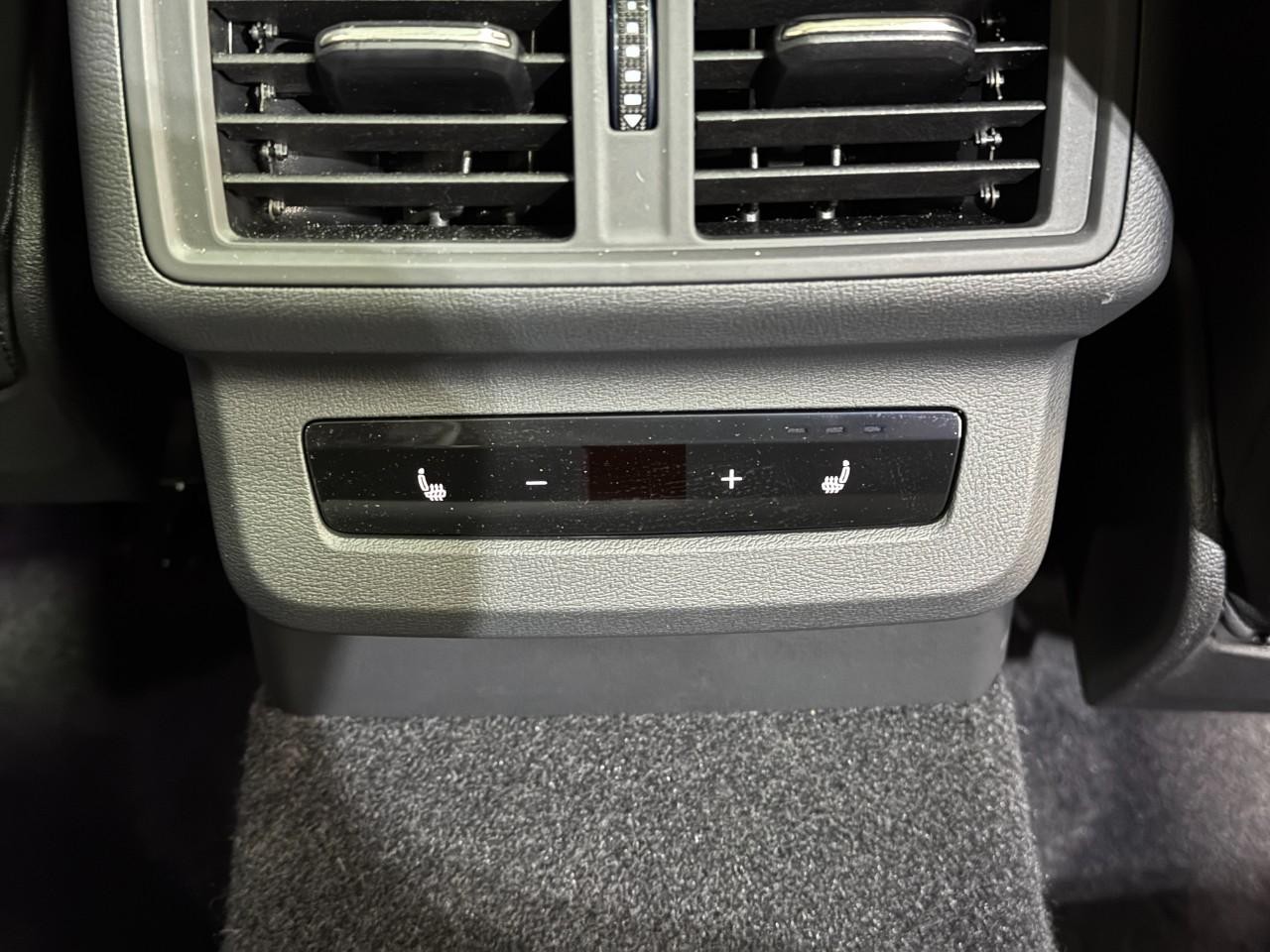 Audi Q5 Vehicle Full-screen Gallery Image 11