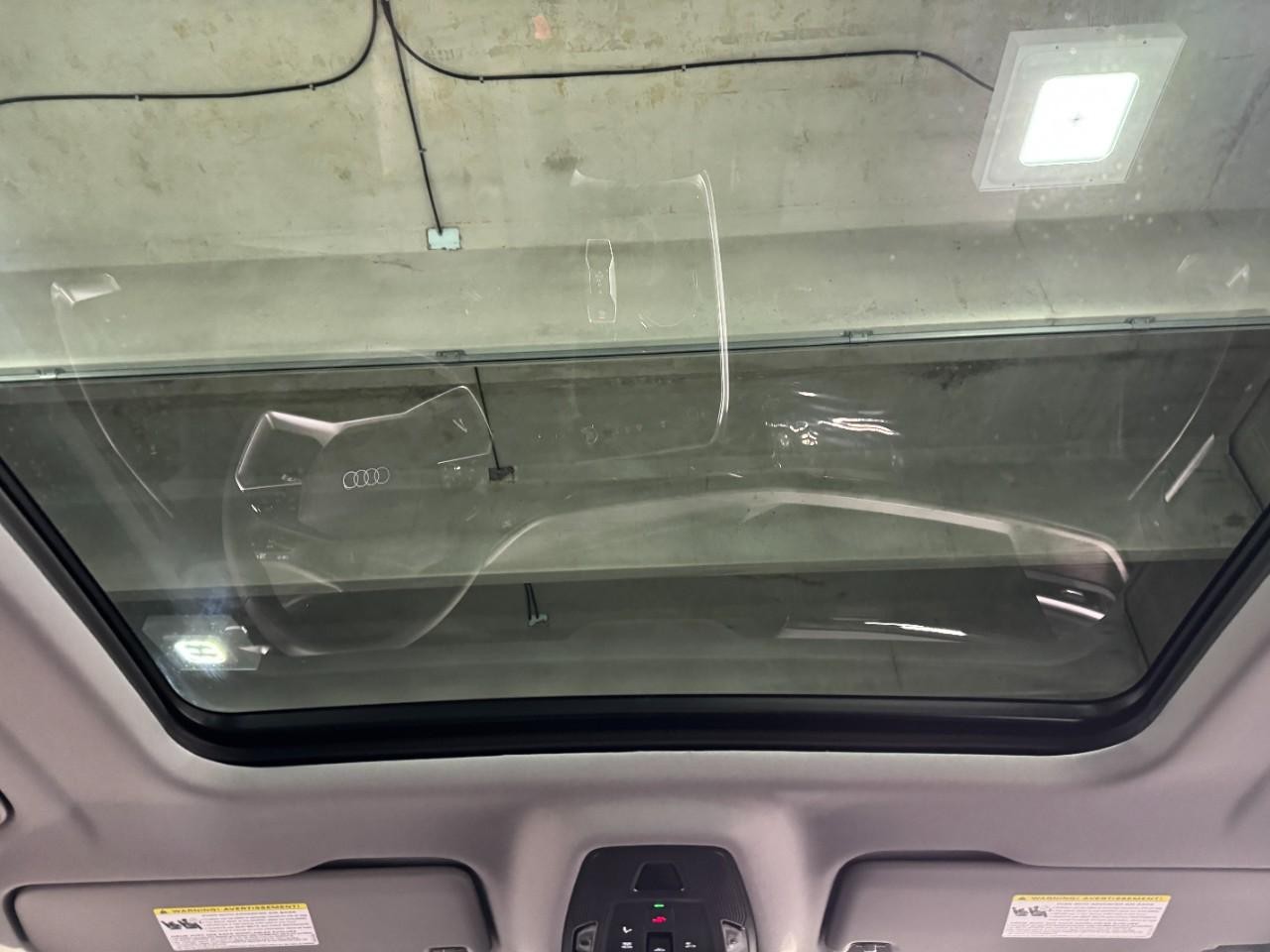 Audi Q5 Vehicle Full-screen Gallery Image 12