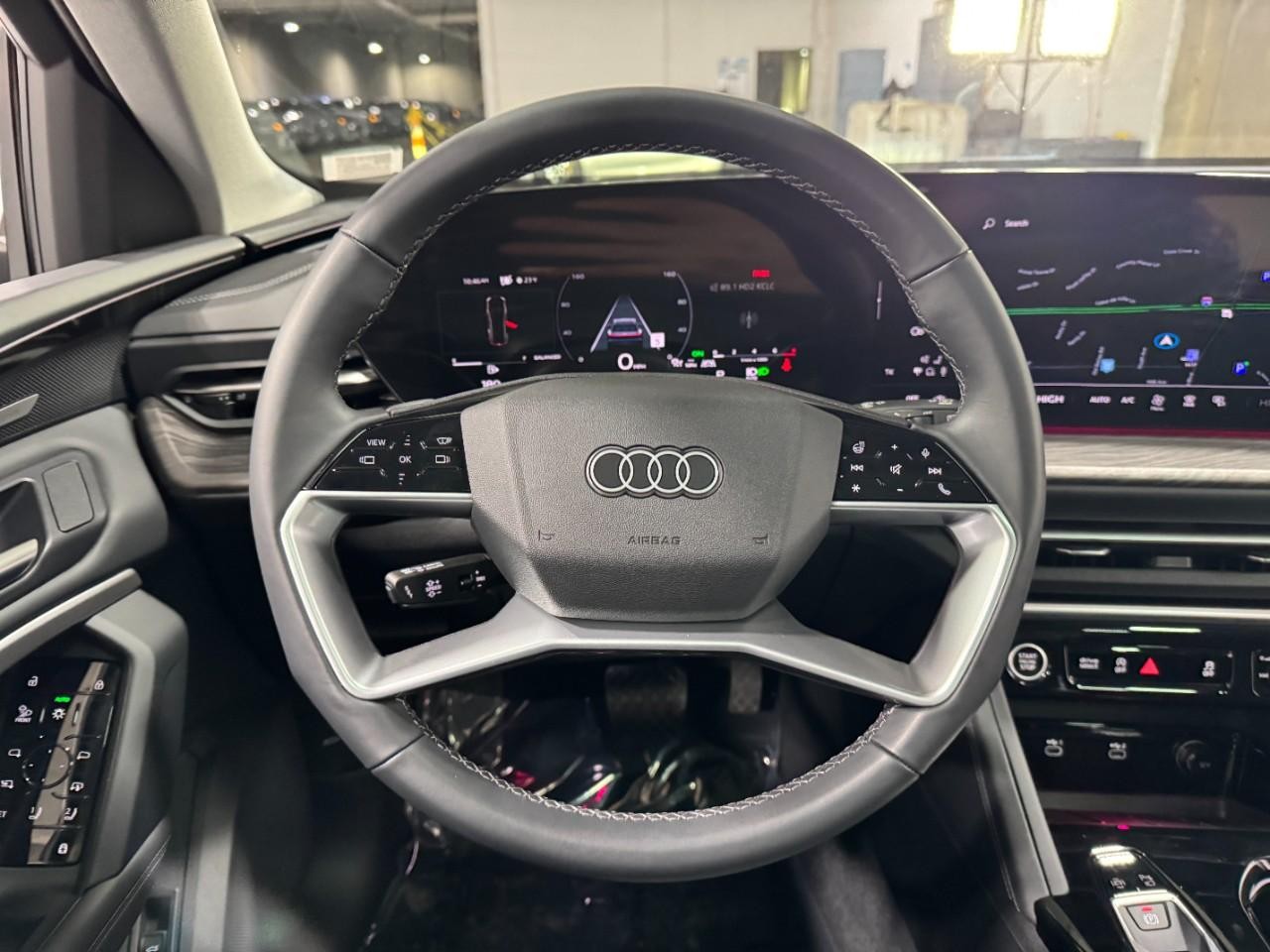 Audi Q5 Vehicle Full-screen Gallery Image 14