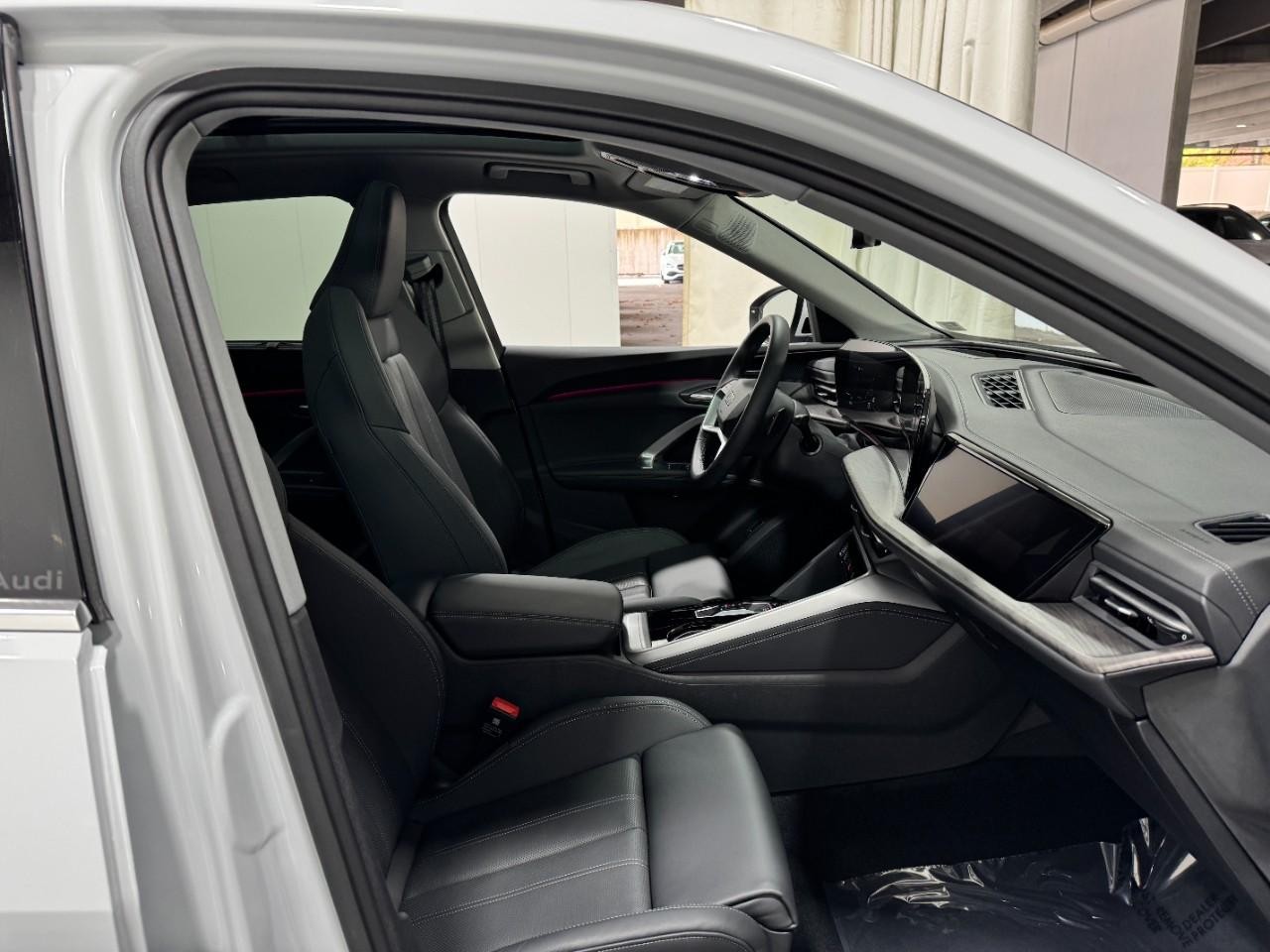 Audi Q5 Vehicle Full-screen Gallery Image 18