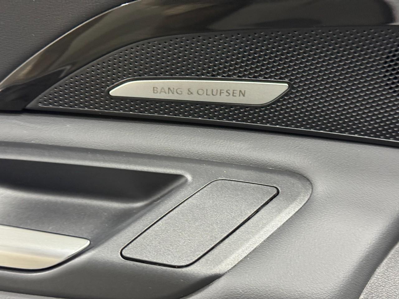 Audi Q5 Vehicle Full-screen Gallery Image 23