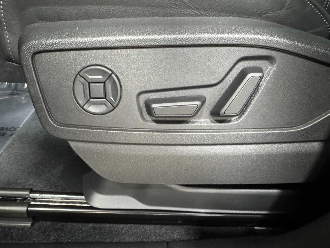 Audi Q5 Vehicle Full-screen Gallery Image 28