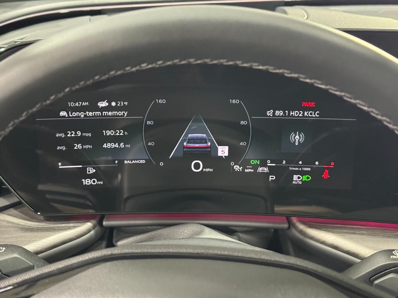 Audi Q5 Vehicle Full-screen Gallery Image 32