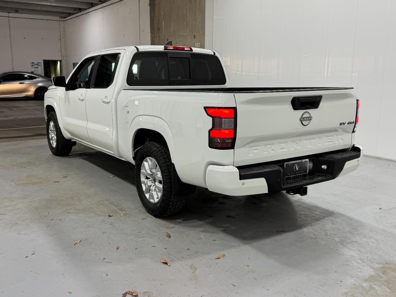 Nissan Frontier Vehicle Full-screen Gallery Image 3